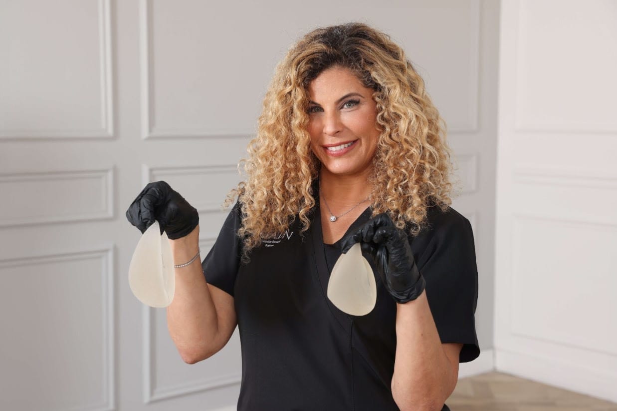 איך ניתוח הרמת חזה יכול לעזור לחזה נפול